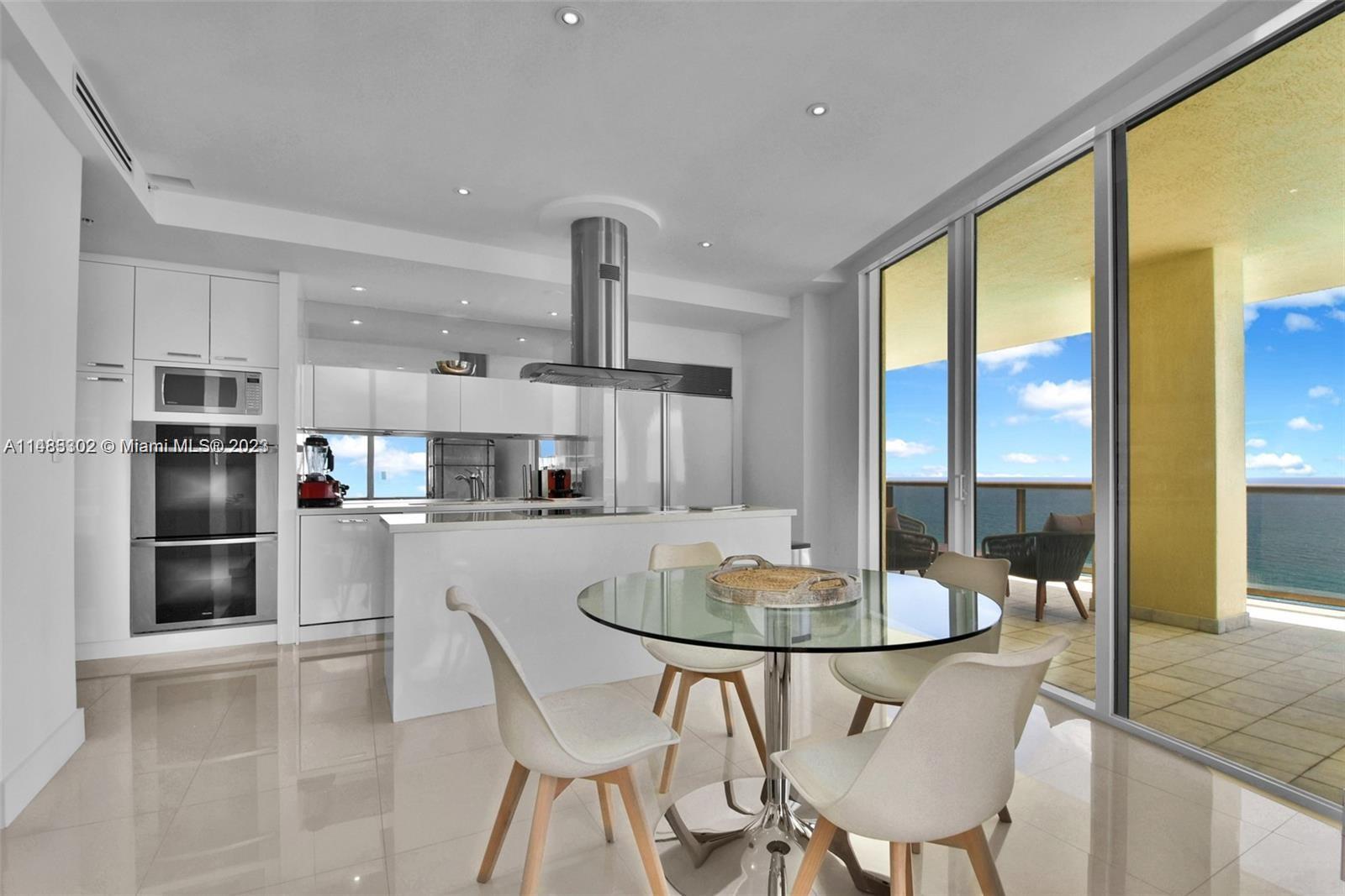 SAYAN CONDO - Residential