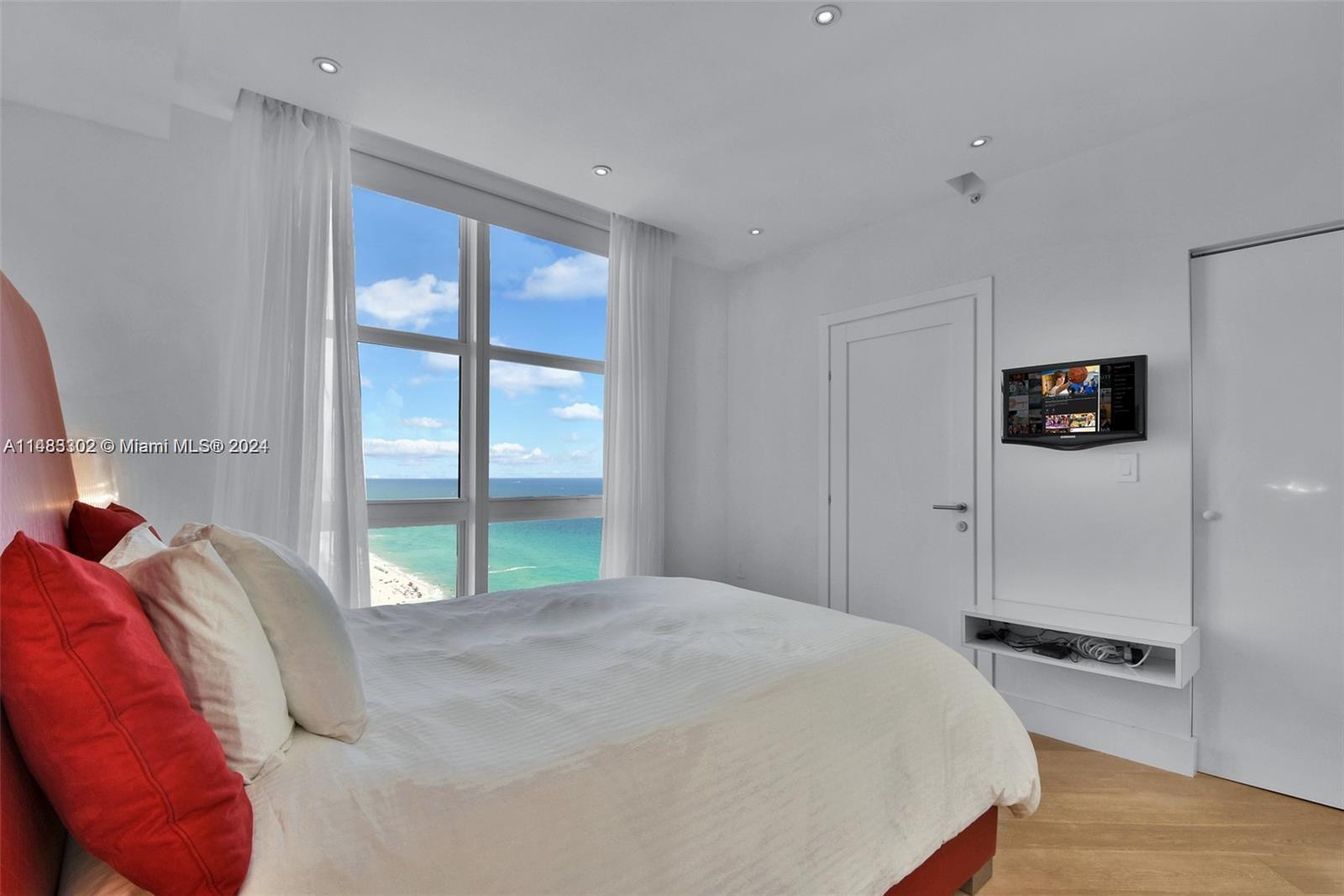 SAYAN CONDO - Residential