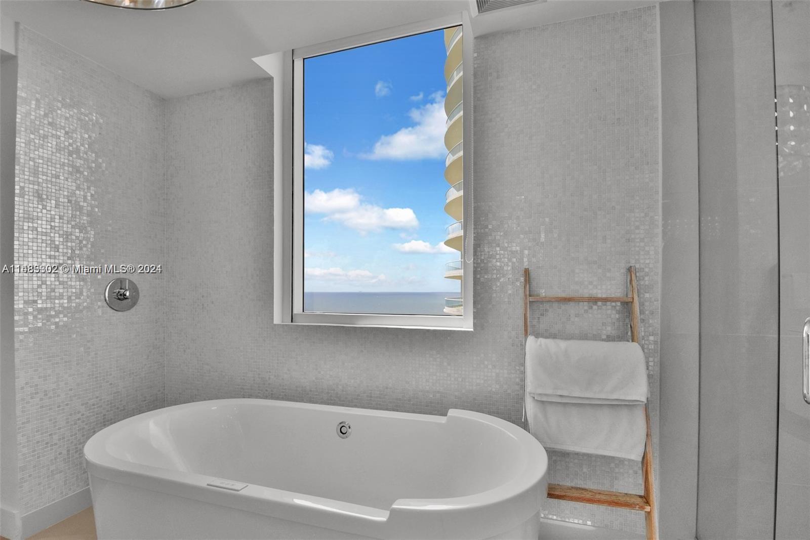 SAYAN CONDO - Residential