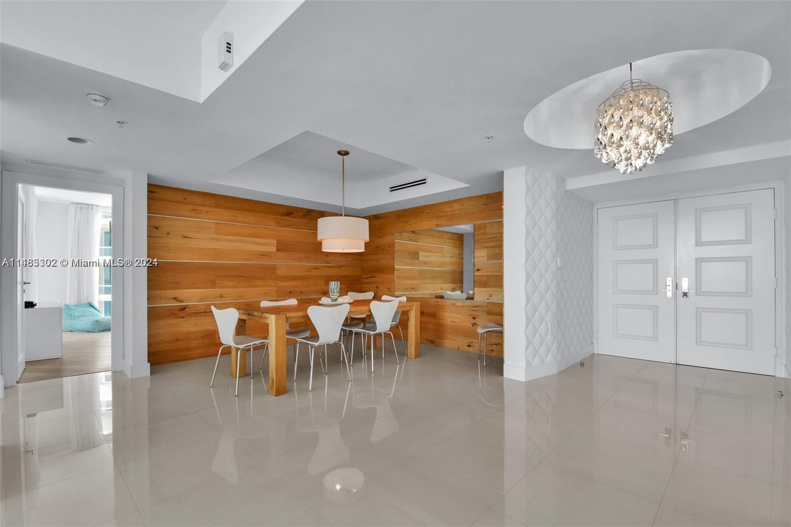 SAYAN CONDO - Residential