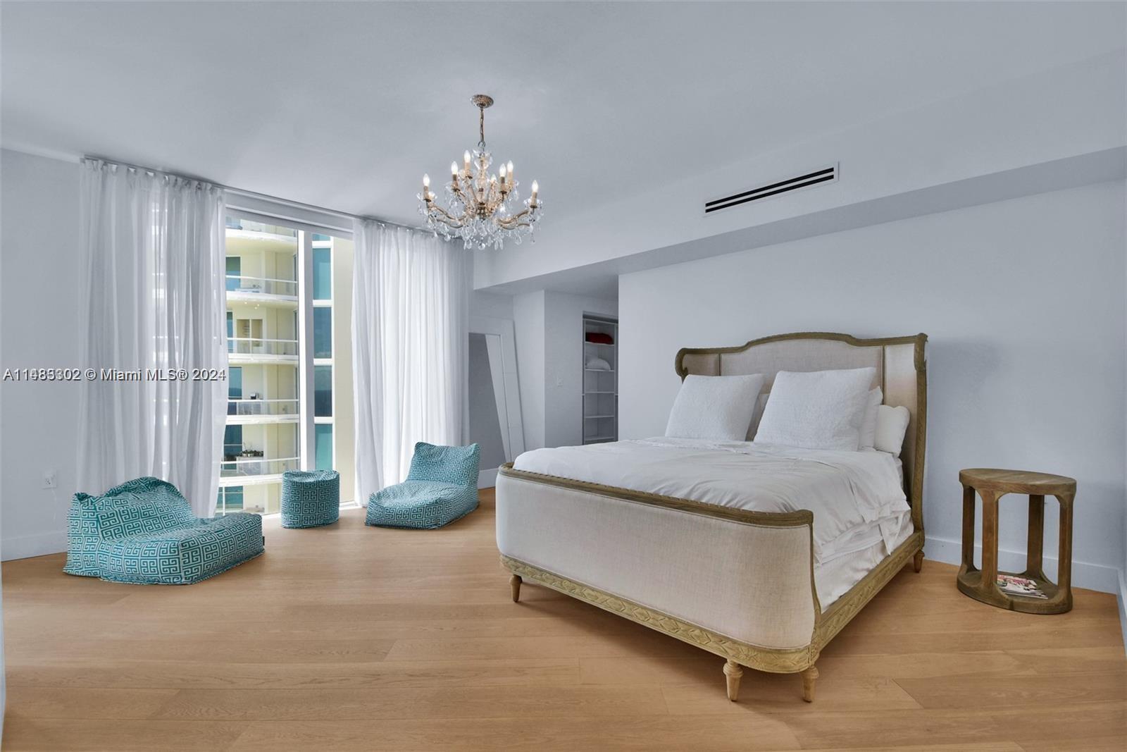 SAYAN CONDO - Residential