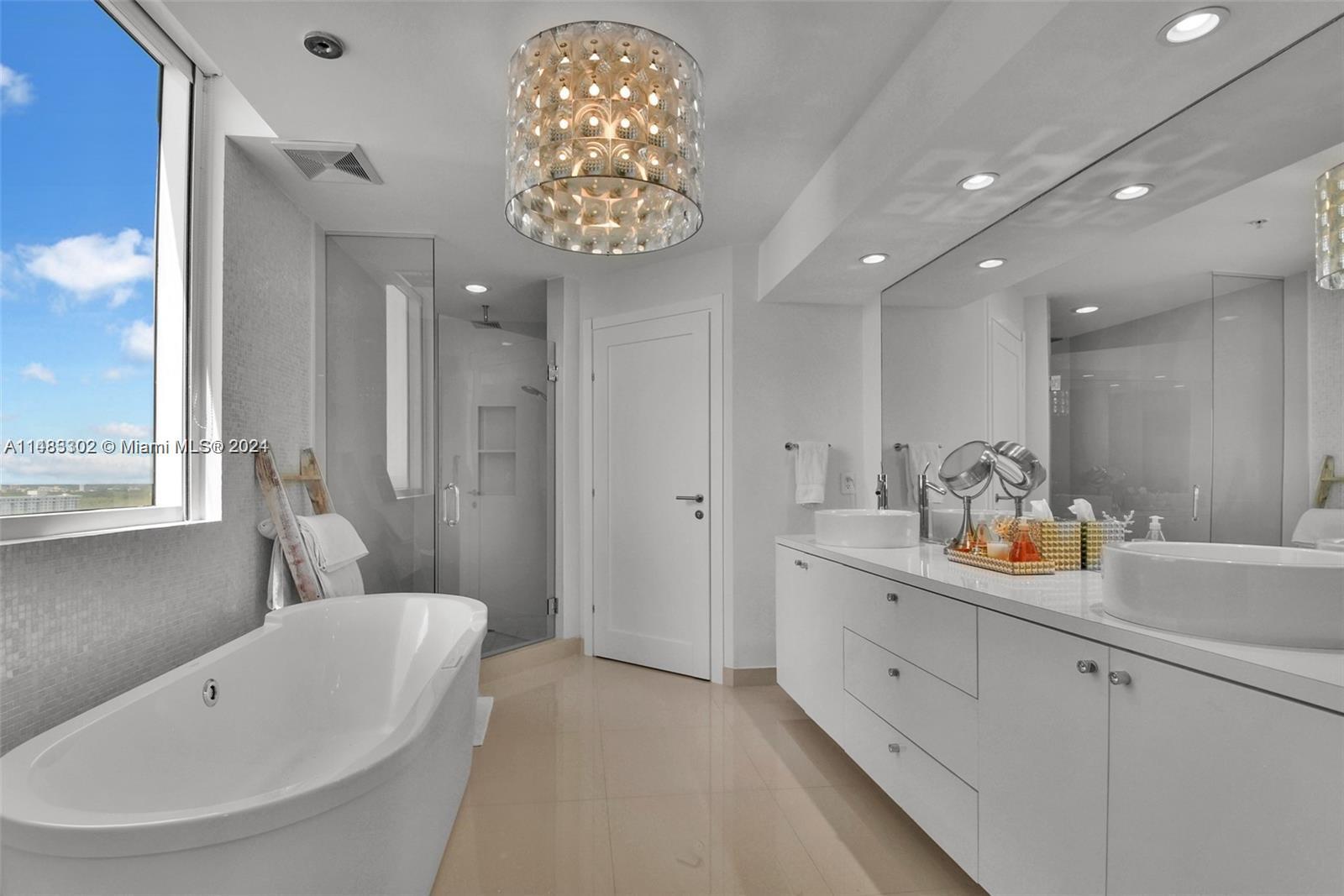 SAYAN CONDO - Residential