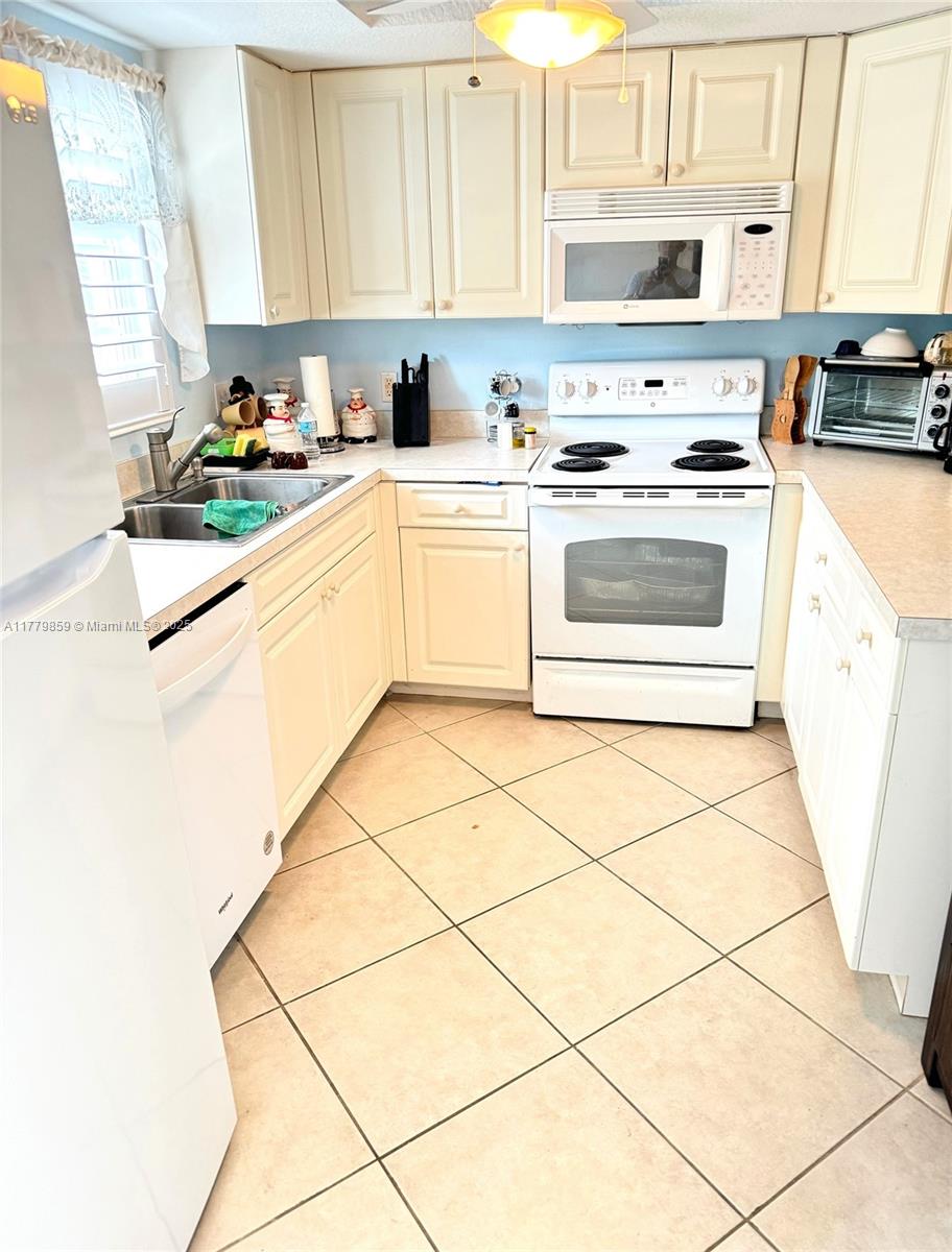 KINGSWOOD CONDO - Residential Lease