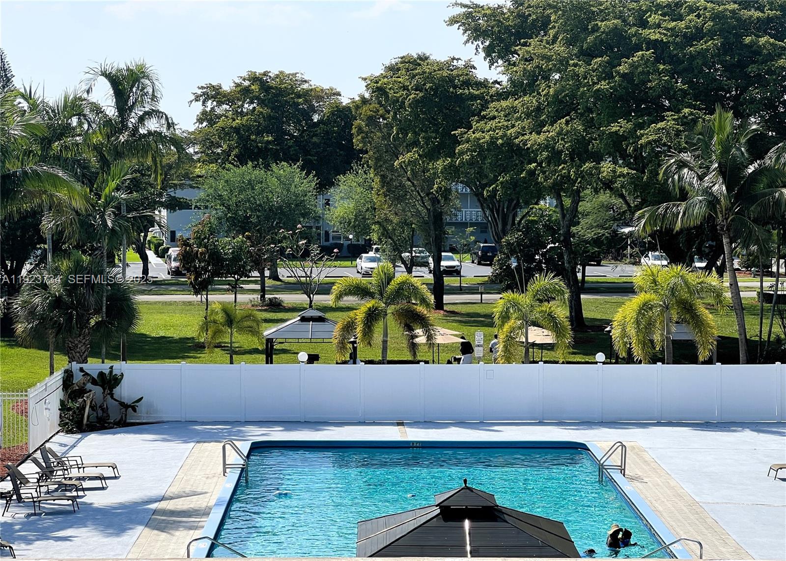 HILLCREST COUNTRY CLUB AP - Residential