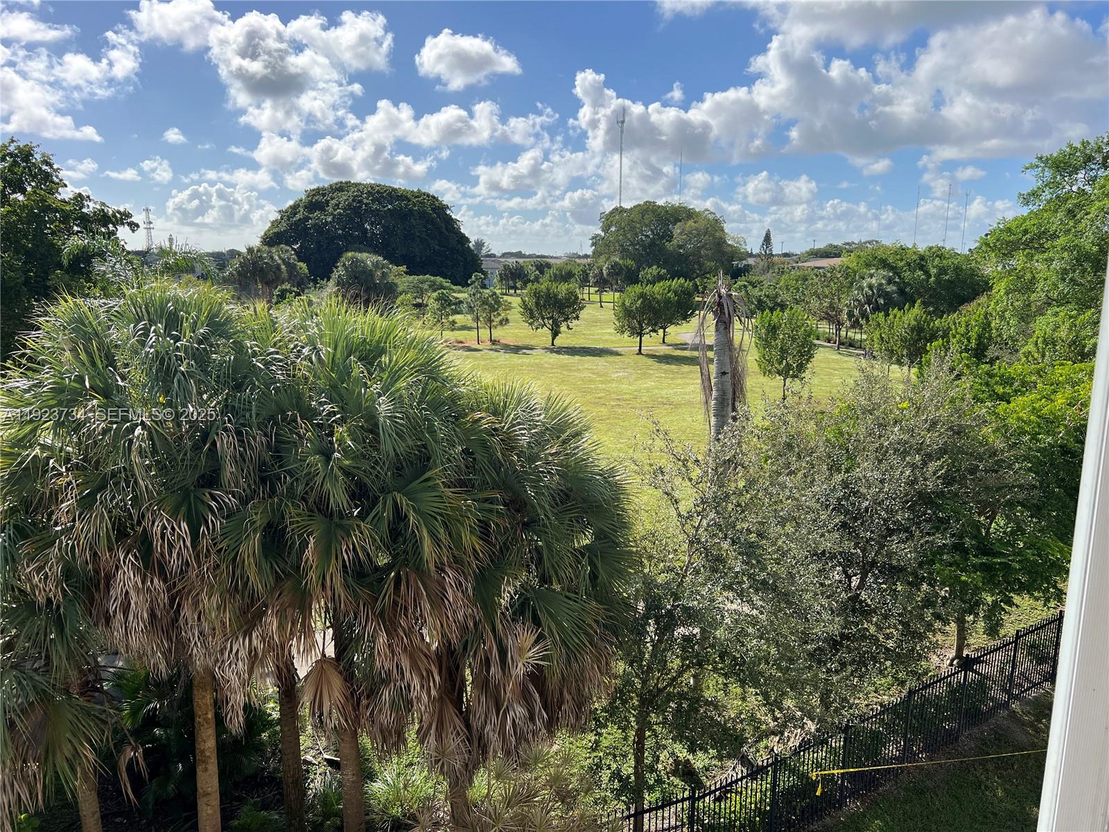 HILLCREST COUNTRY CLUB AP - Residential