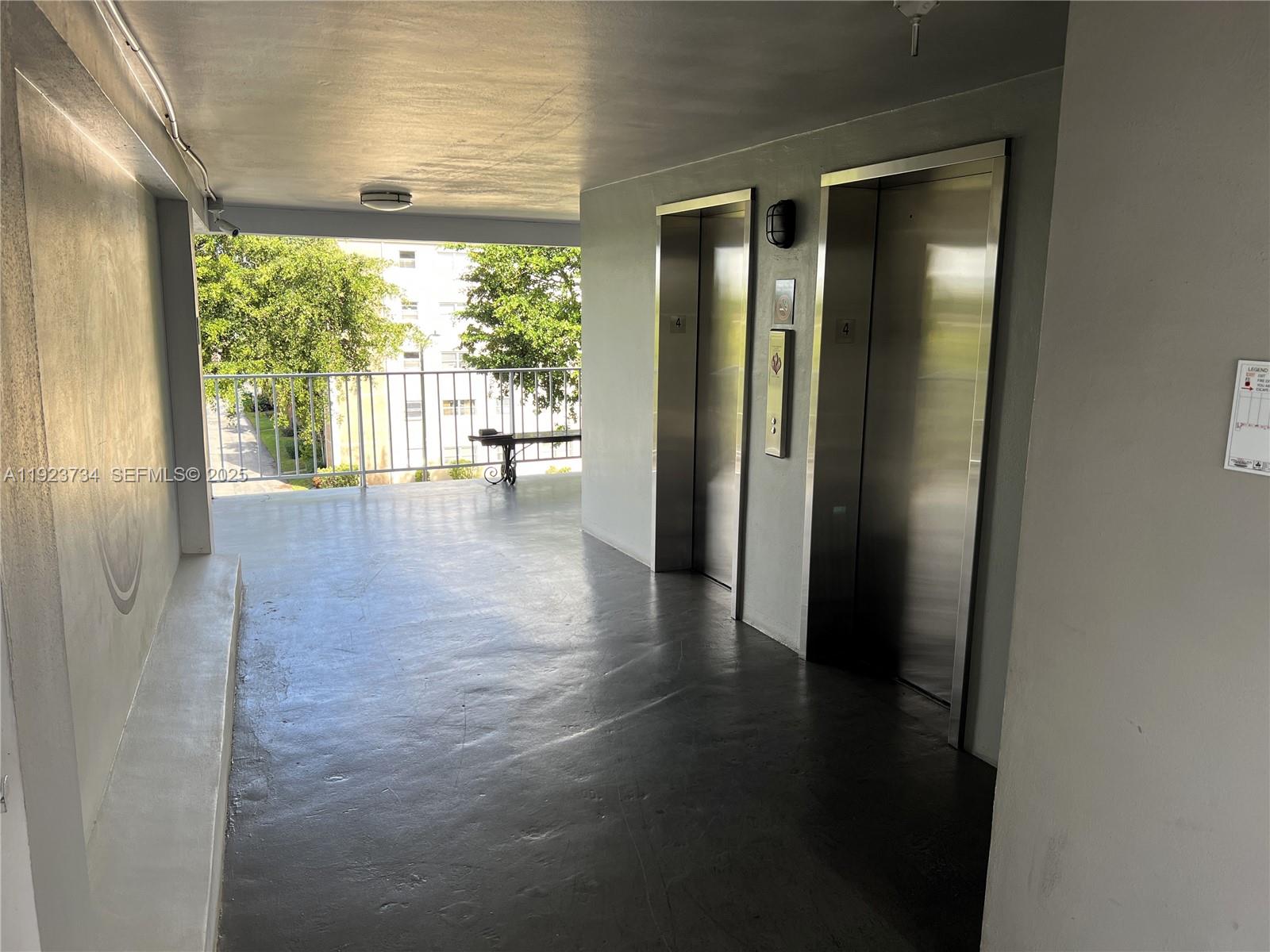 HILLCREST COUNTRY CLUB AP - Residential