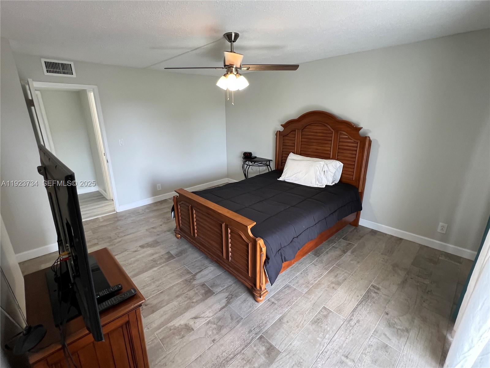 HILLCREST COUNTRY CLUB AP - Residential