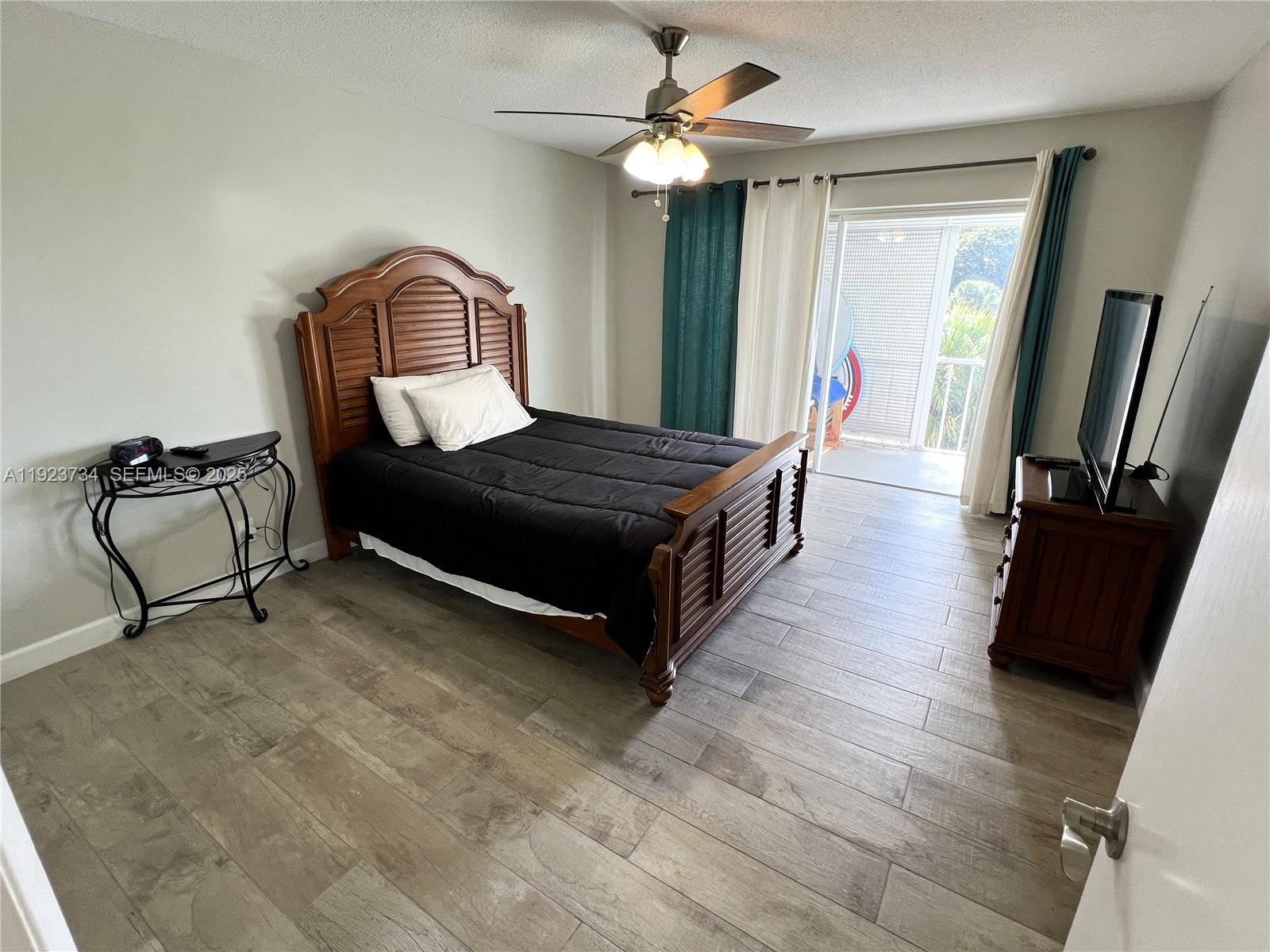 HILLCREST COUNTRY CLUB AP - Residential