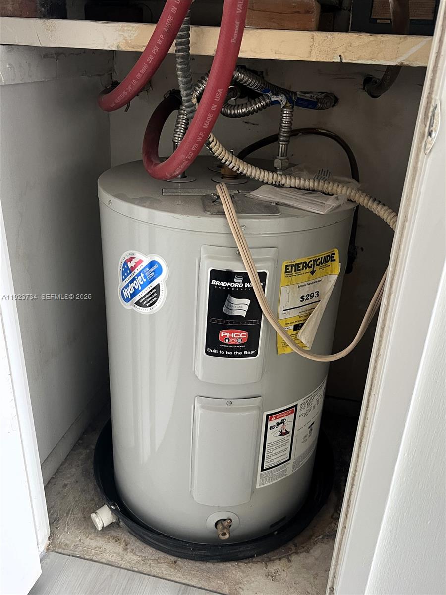 HILLCREST COUNTRY CLUB AP - Residential