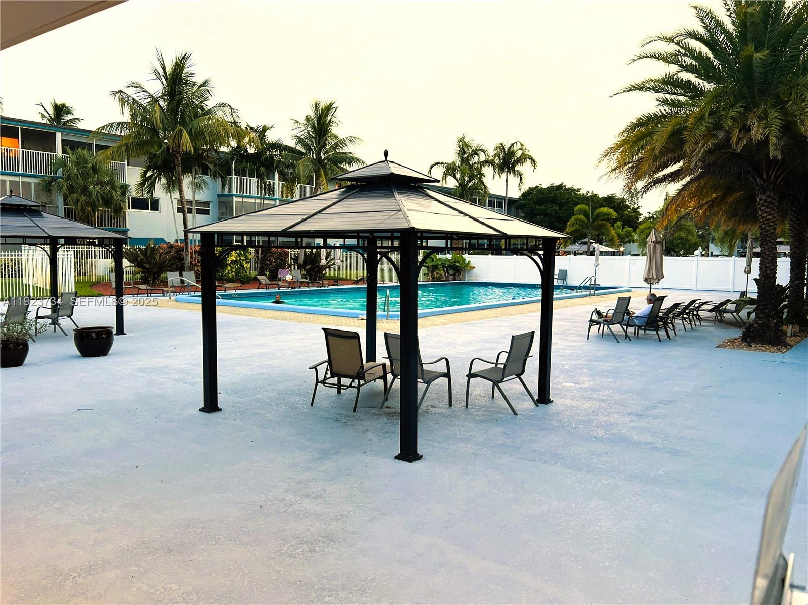 HILLCREST COUNTRY CLUB AP - Residential