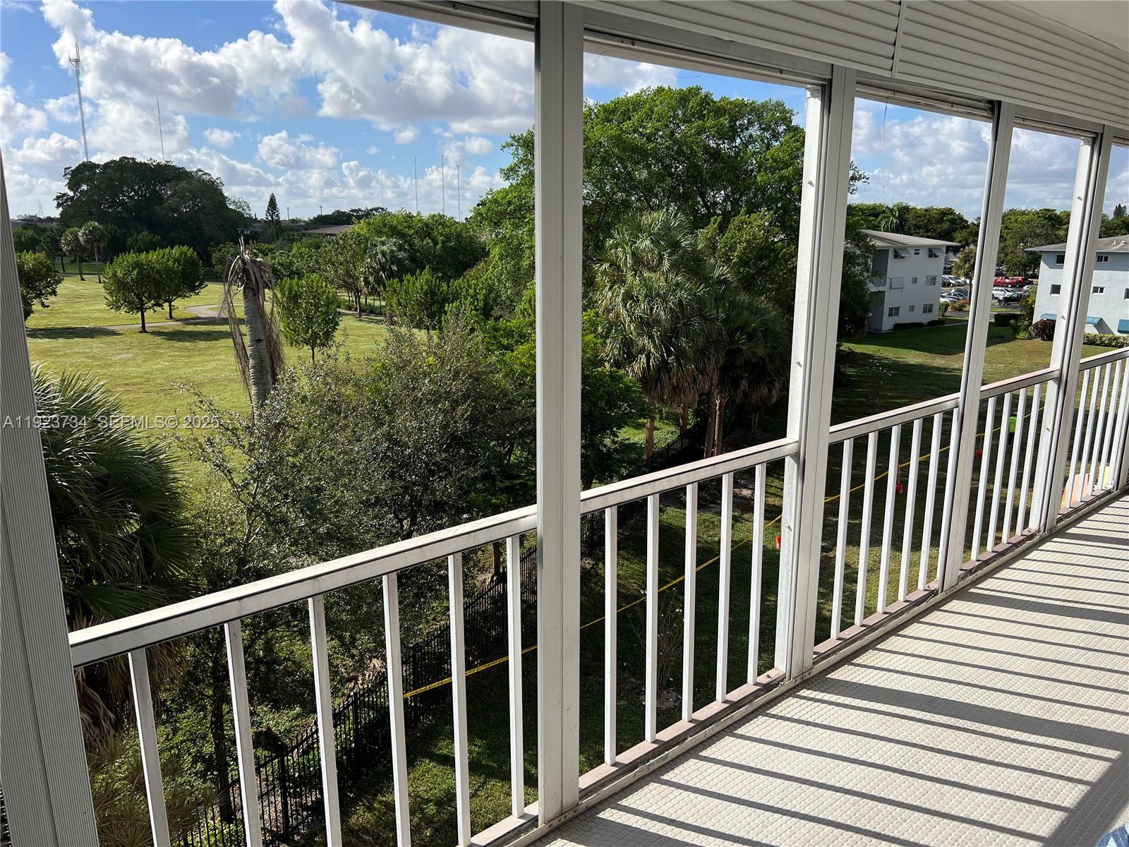 HILLCREST COUNTRY CLUB AP - Residential