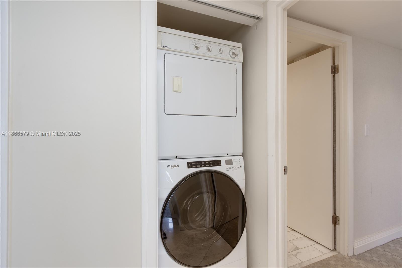 THE TOWERS OF QUAYSIDE CO - Residential