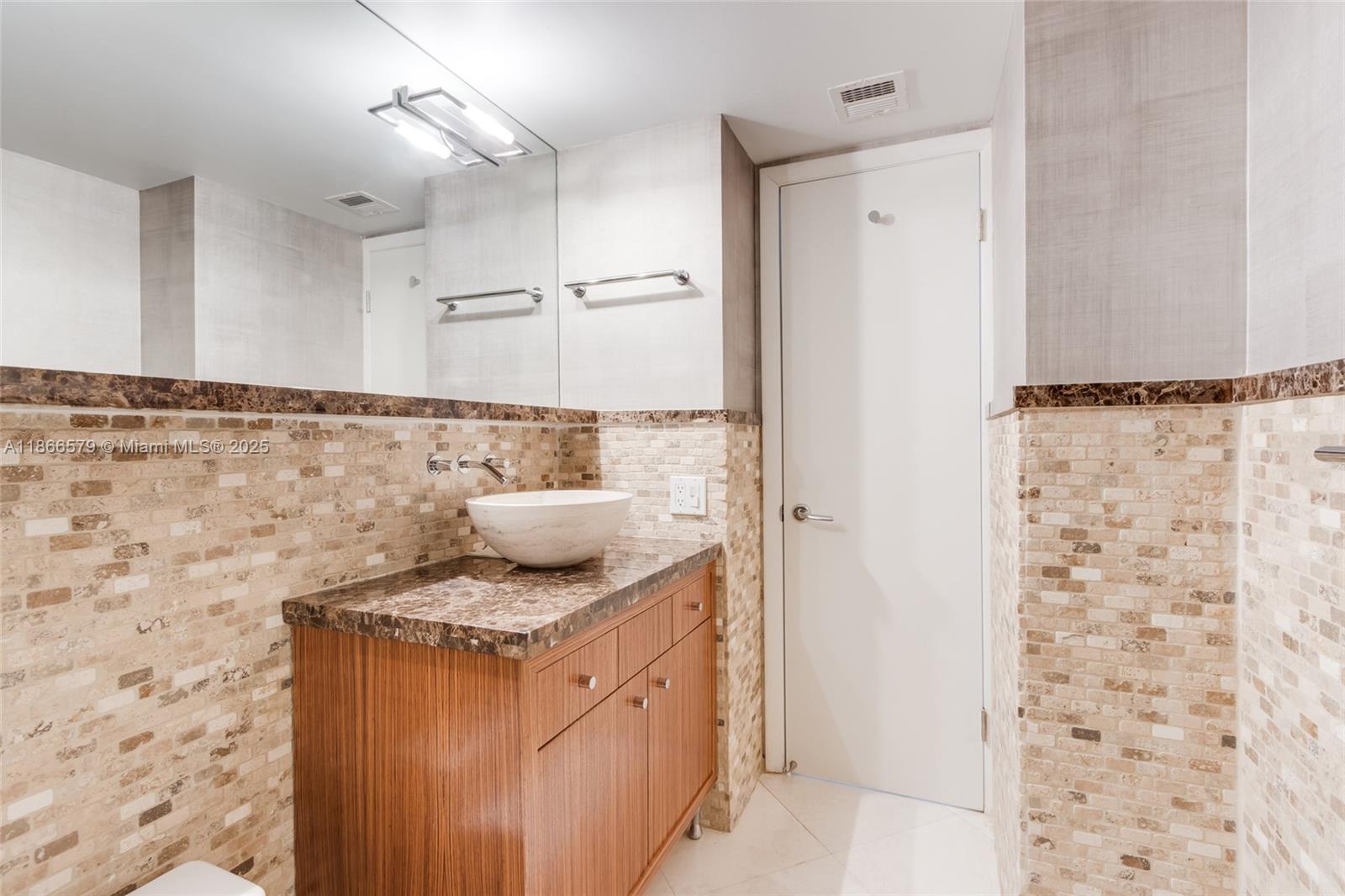 THE TOWERS OF QUAYSIDE CO - Residential