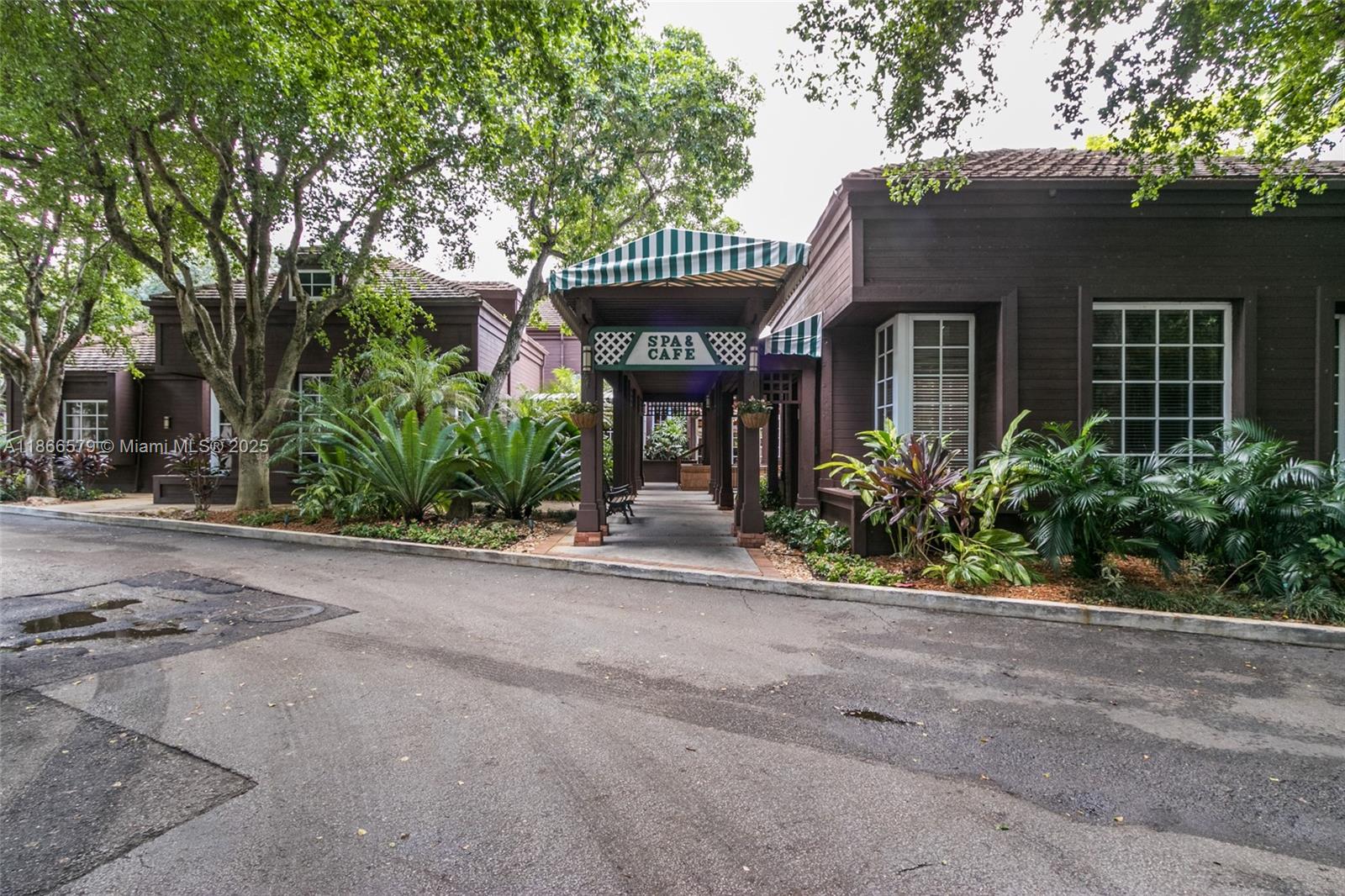 THE TOWERS OF QUAYSIDE CO - Residential