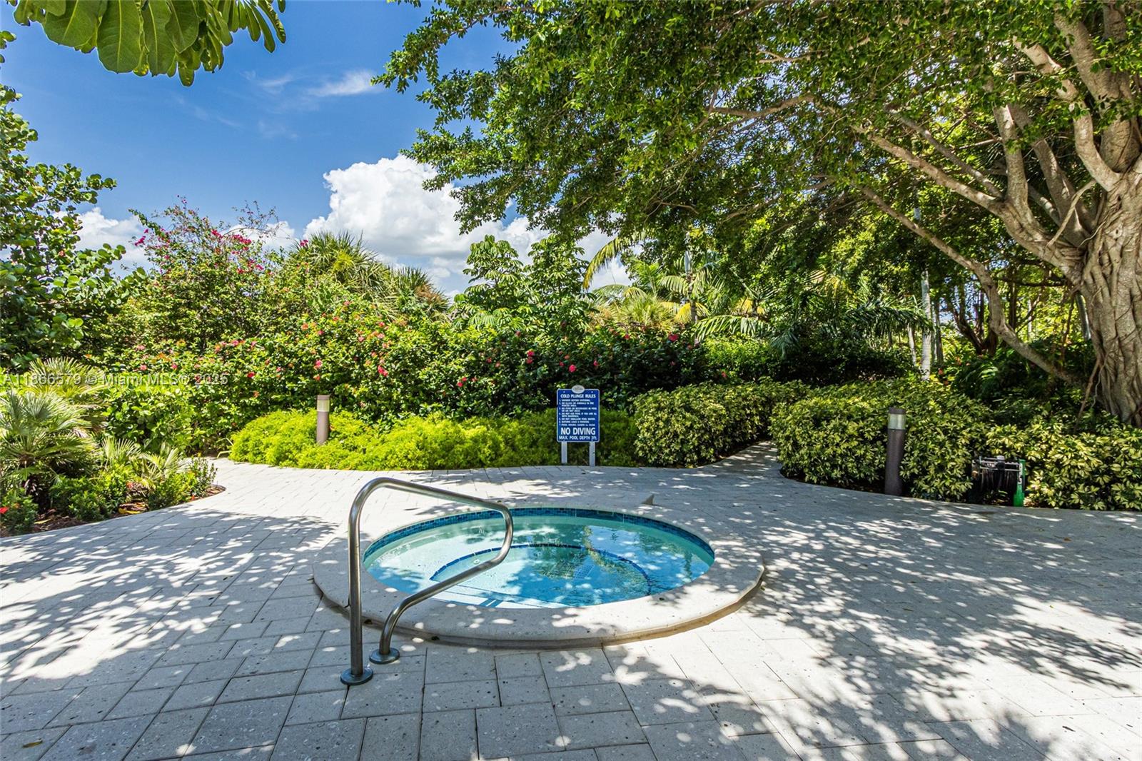 THE TOWERS OF QUAYSIDE CO - Residential