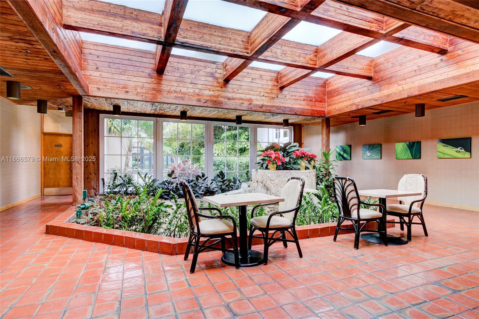 THE TOWERS OF QUAYSIDE CO - Residential