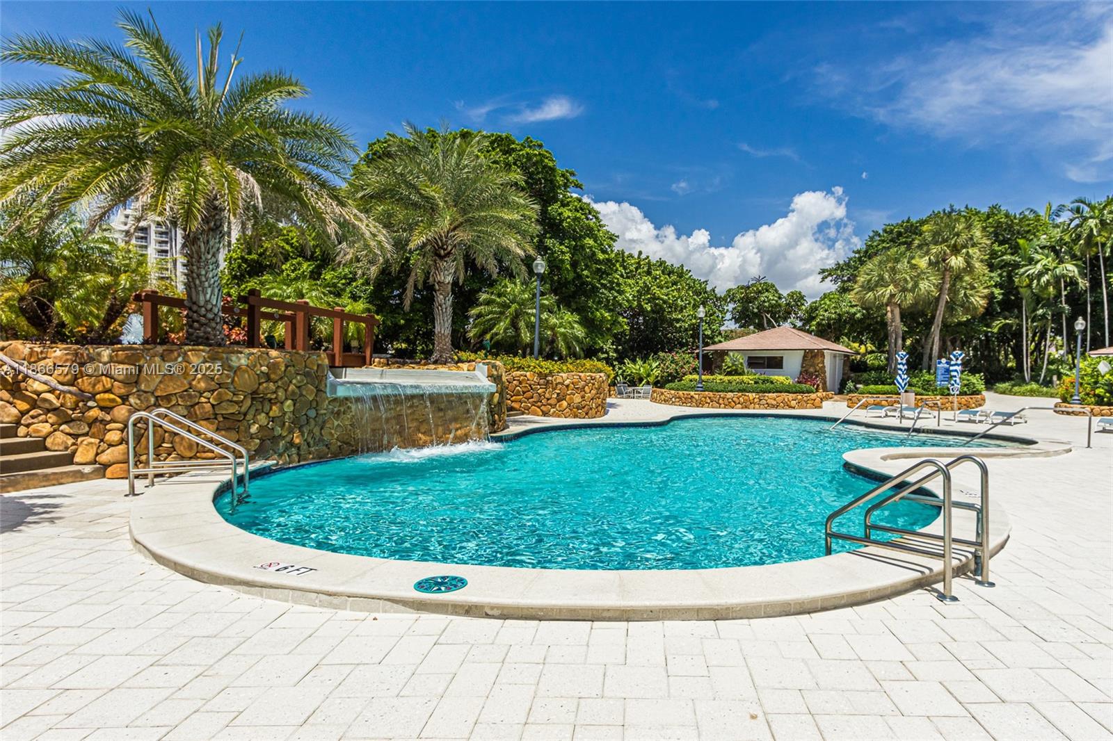 THE TOWERS OF QUAYSIDE CO - Residential