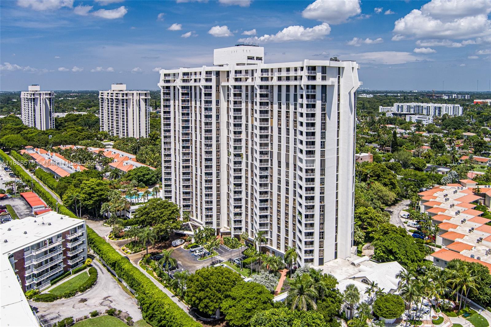 THE TOWERS OF QUAYSIDE CO - Residential
