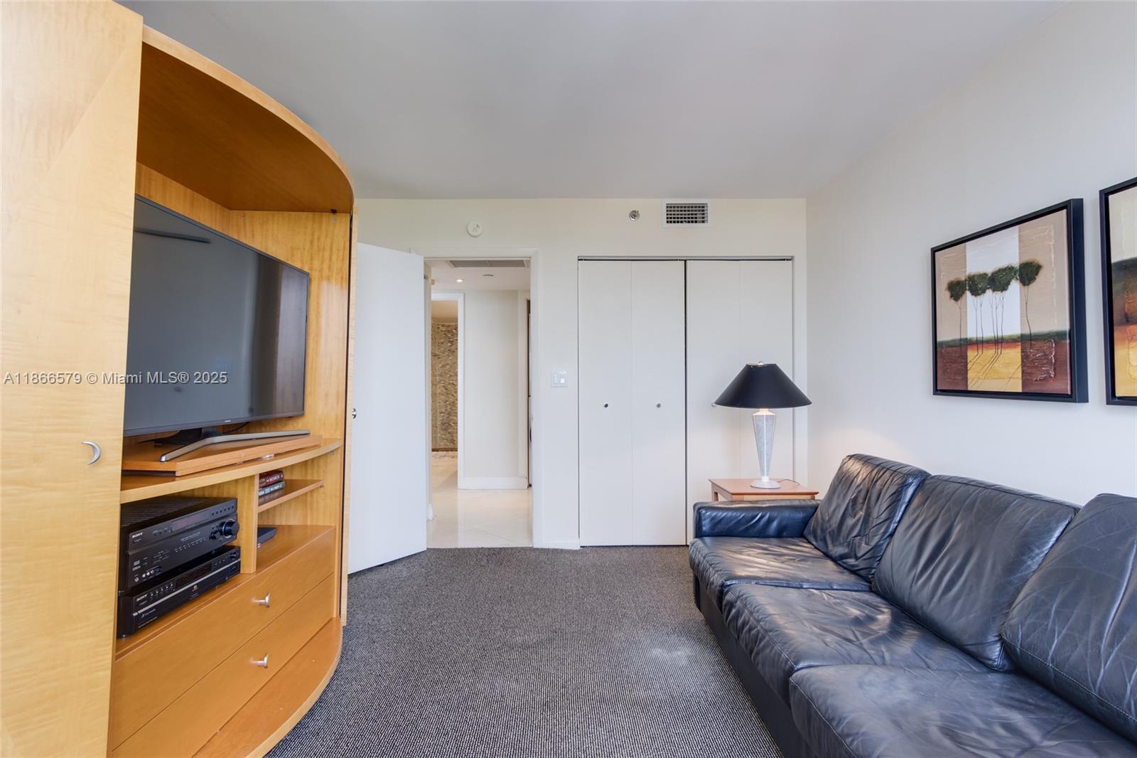 THE TOWERS OF QUAYSIDE CO - Residential