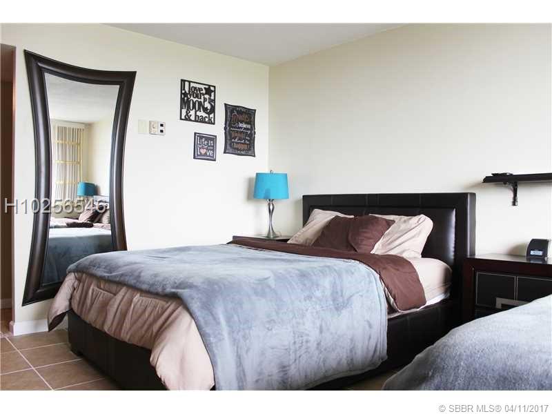 BEAUTIFUL RENOVATED OCEANFRONT FURNISHED STUDIO ON SUNNY ISLES BEACH. EXCELLENT CONDITION, WITH FULL KICHEN APPLIANCES,OFFERS YOU POOL, GYM, FULL AMENITIES, IN HOUSE RESTAURANT AND SHOPS, VALET PARKING,RENT INCLUDES INTERNET, WI-FI, ELECTRICITY, WATER, ACCES TO THE BEACH, 24 HRS SECURITY, CLOSE TO AVENTURA MALL, GULF STREEM, BAL HARBOR, ALL RECREATION AREAS, WALKING DISTANCE TO GOLDEN BEACH, RESTAURANTS, SUPERMARKETS,CALL LISTING AGENT FOR SHOWING.LONG TERM
