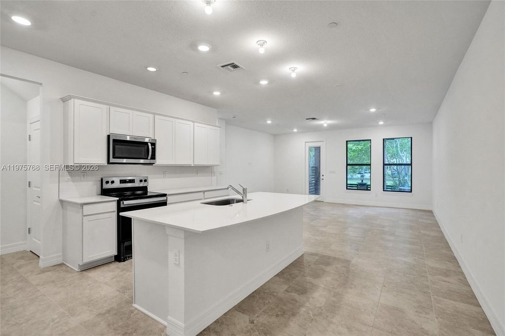 Photo of 8339 NW 7th Pl, Plantation, FL 33324 (MLS # A11975768)