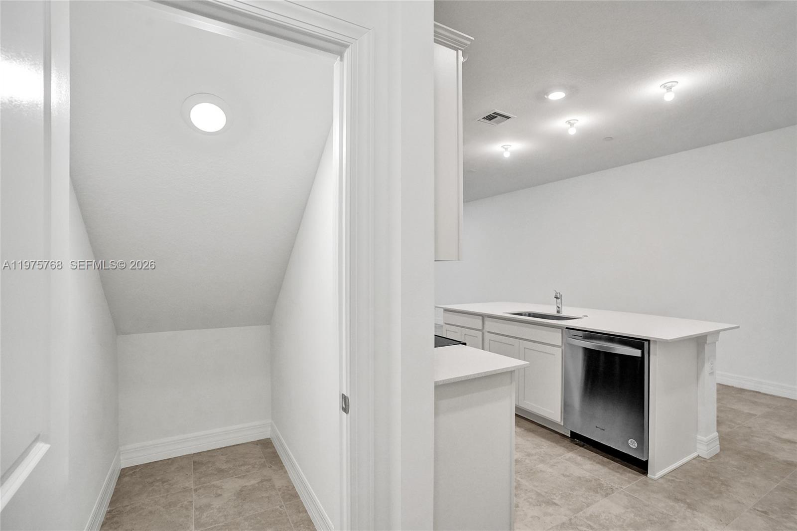 AMERICAN EXPRESS TRACT - Residential Lease