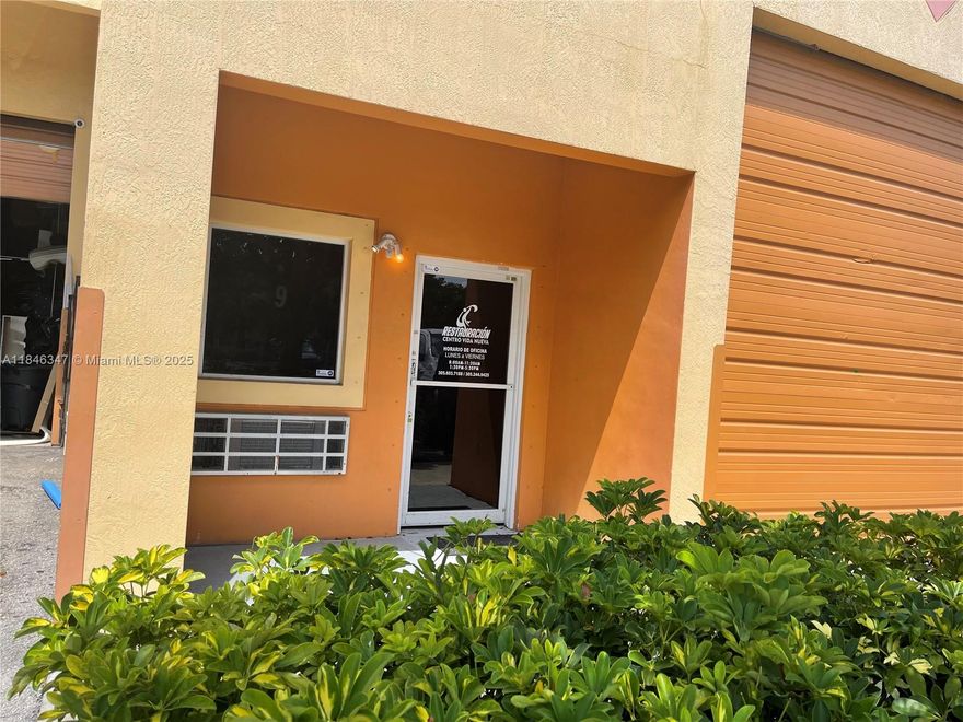 WAREHOUSE (BUIT 2007) IN MIAMI LAKES/HIALEAH, APROXIMATELY 1,364 SQF, WITH 1 SEPARATE OFFICE, 1 BATHROOM, 2 PARKING SPOT. CLOSE TO 57TH AVE.LOWE'S, PALMETO EXPRESS WAY, BJ'S AND BEHIND WALTMART. LOCATED IN A COMMERCE PARK. READY TO MOVE IN, NO HOA APPLICATION.