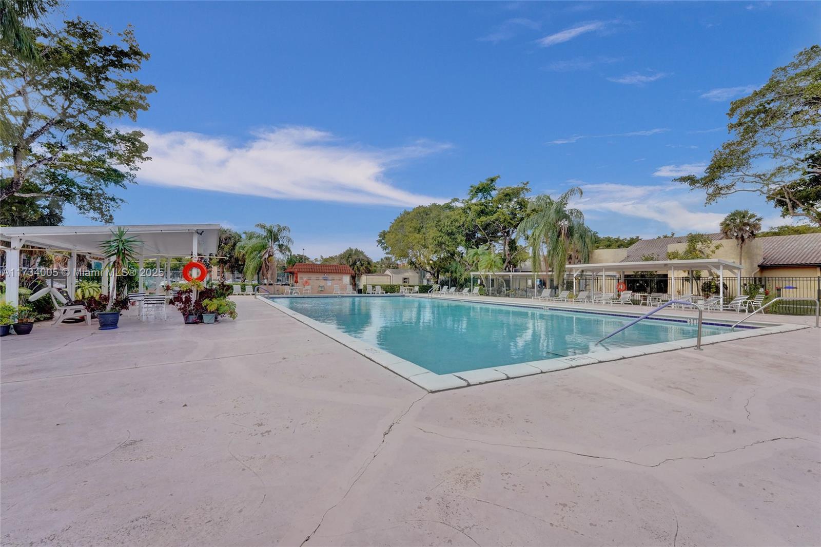 OAKBROOK IV V VI VII COND - Residential