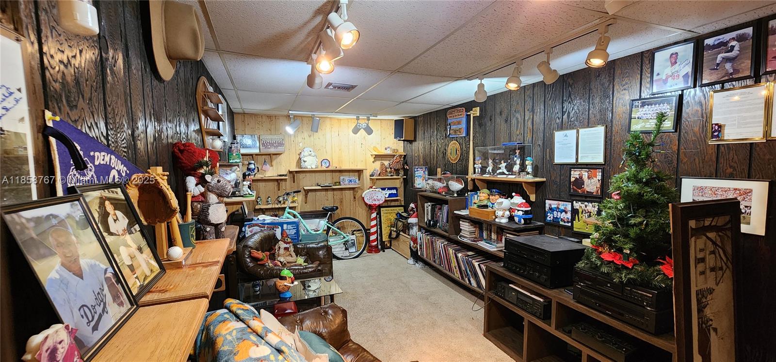 PALM LANE VILLA NO 5 - Residential