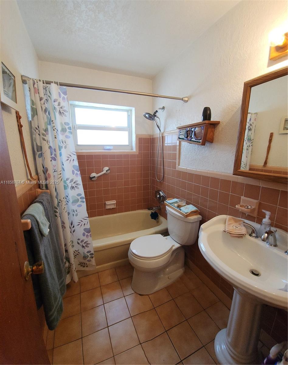 PALM LANE VILLA NO 5 - Residential