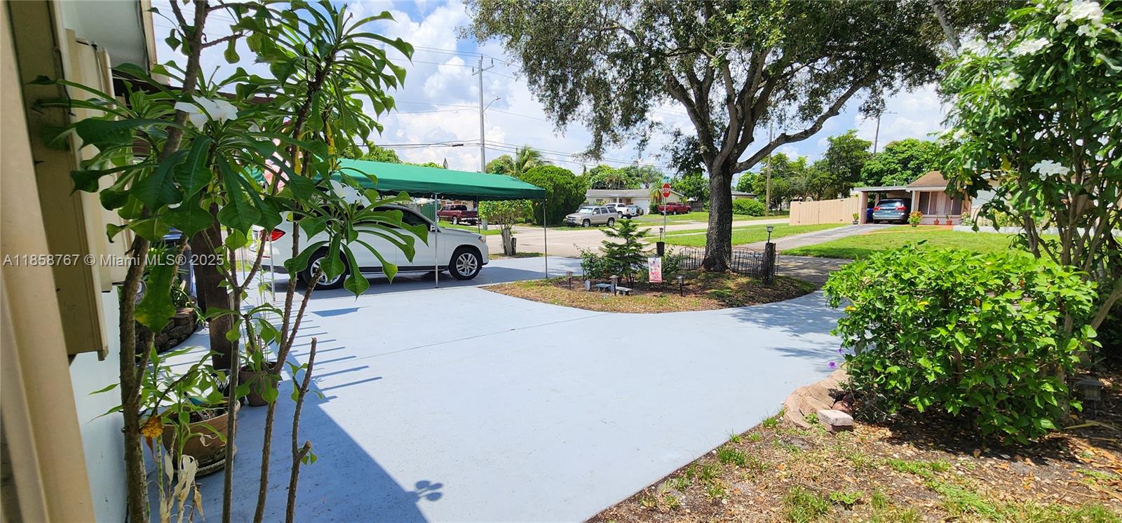 PALM LANE VILLA NO 5 - Residential