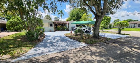 Photo of 6670 Perry St, Hollywood, FL 33024 (MLS # A11858767)