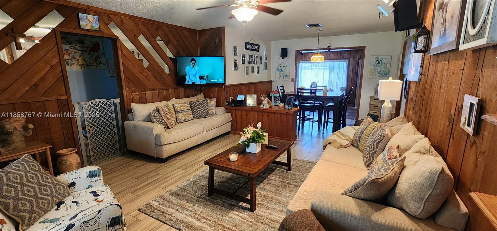 PALM LANE VILLA NO 5 - Residential