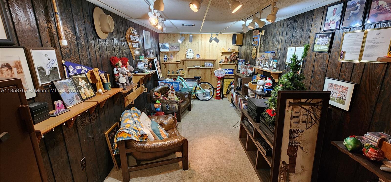 PALM LANE VILLA NO 5 - Residential