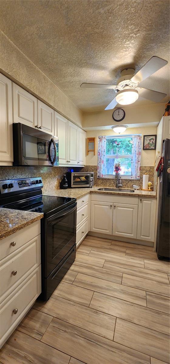 PALM LANE VILLA NO 5 - Residential