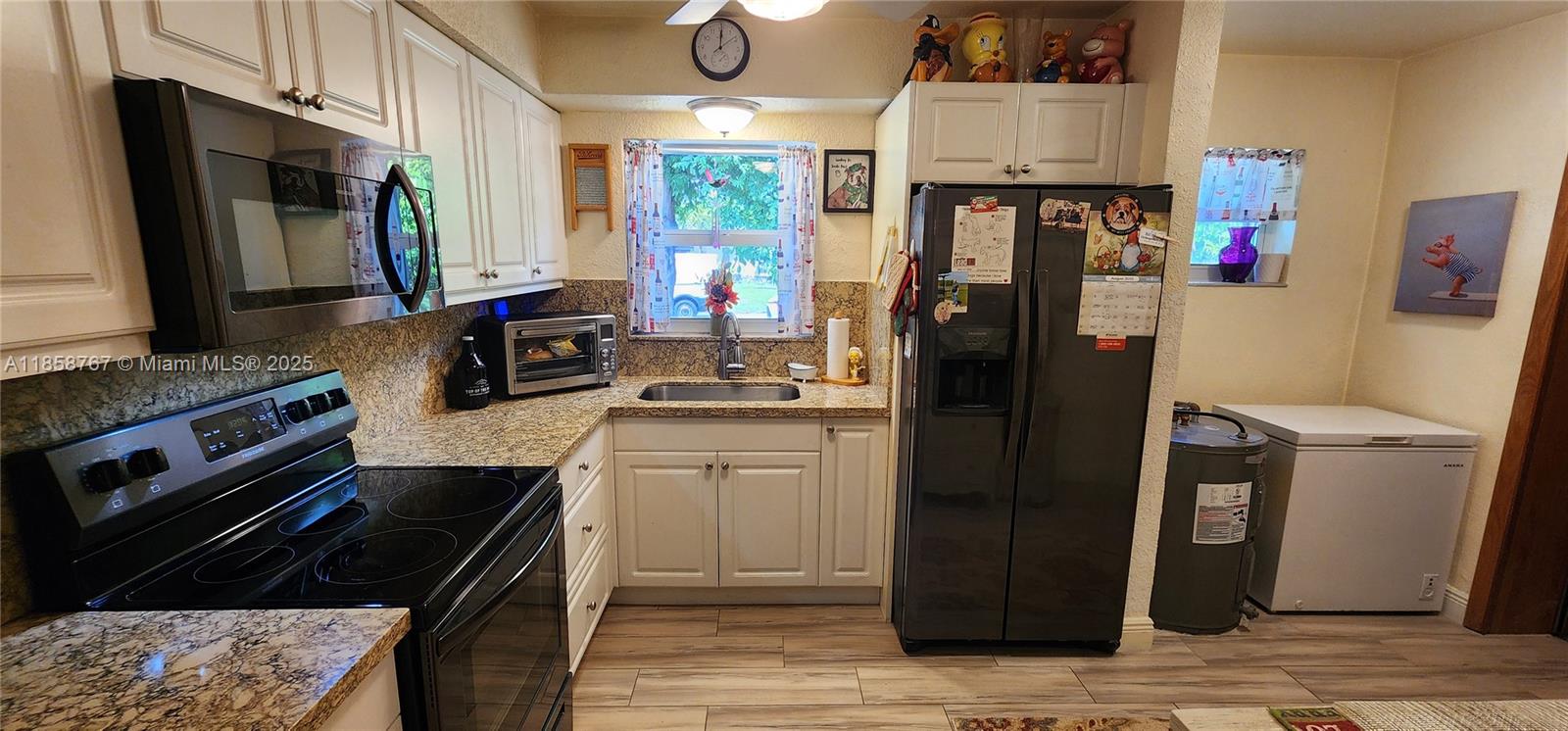 PALM LANE VILLA NO 5 - Residential