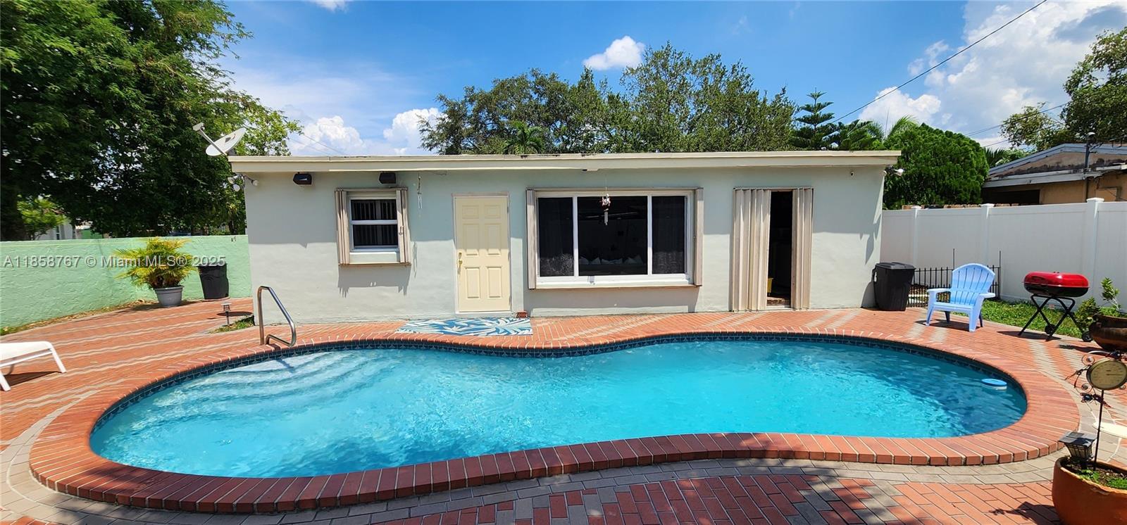 PALM LANE VILLA NO 5 - Residential