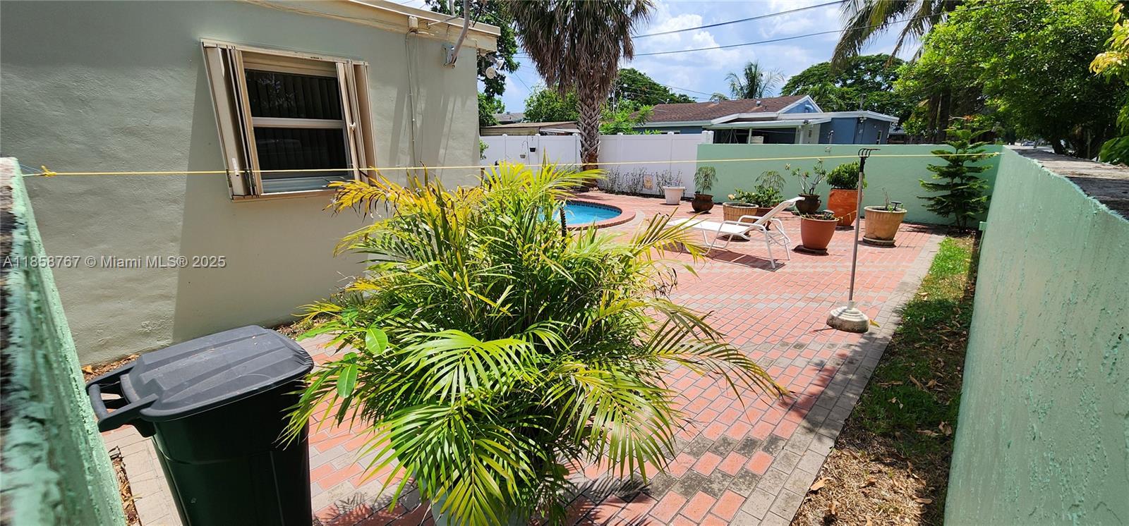 PALM LANE VILLA NO 5 - Residential