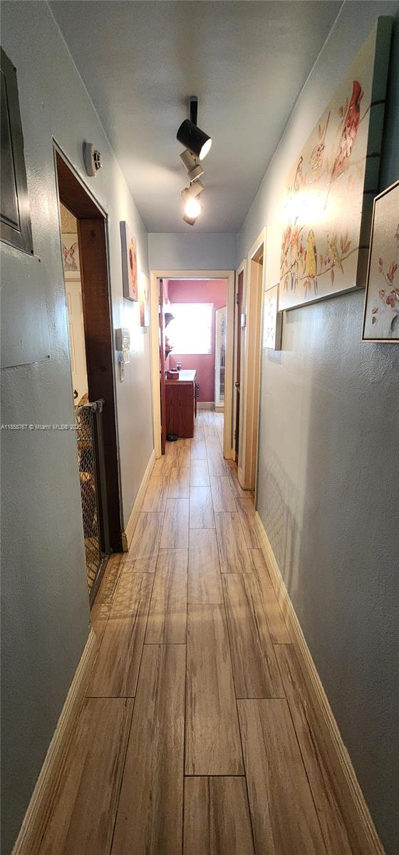 PALM LANE VILLA NO 5 - Residential