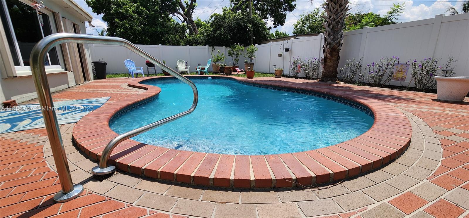 PALM LANE VILLA NO 5 - Residential