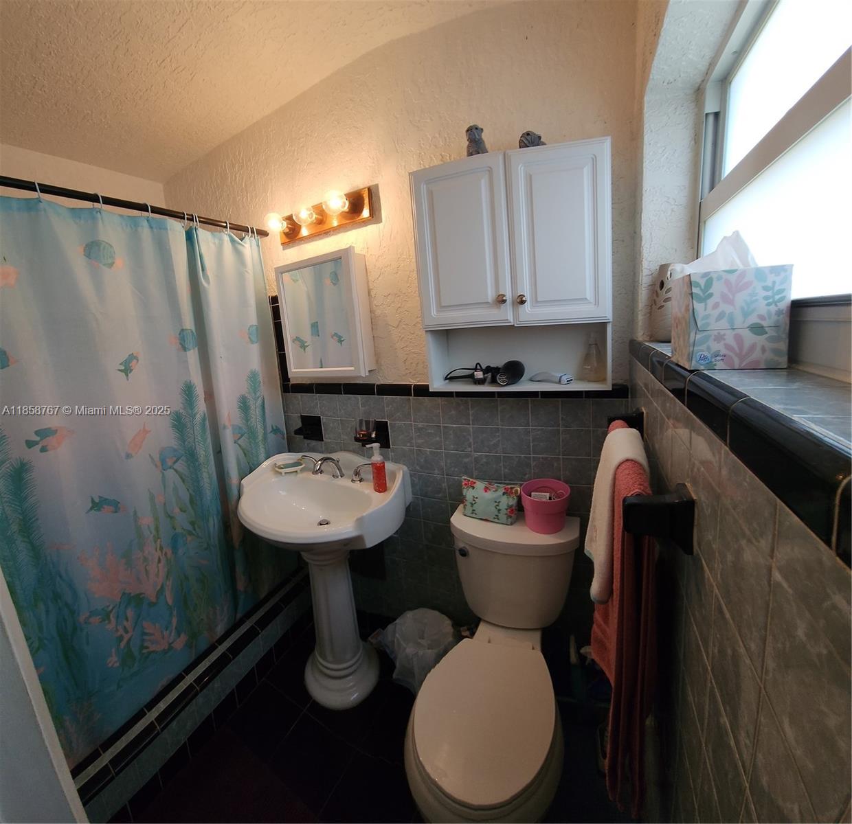 PALM LANE VILLA NO 5 - Residential