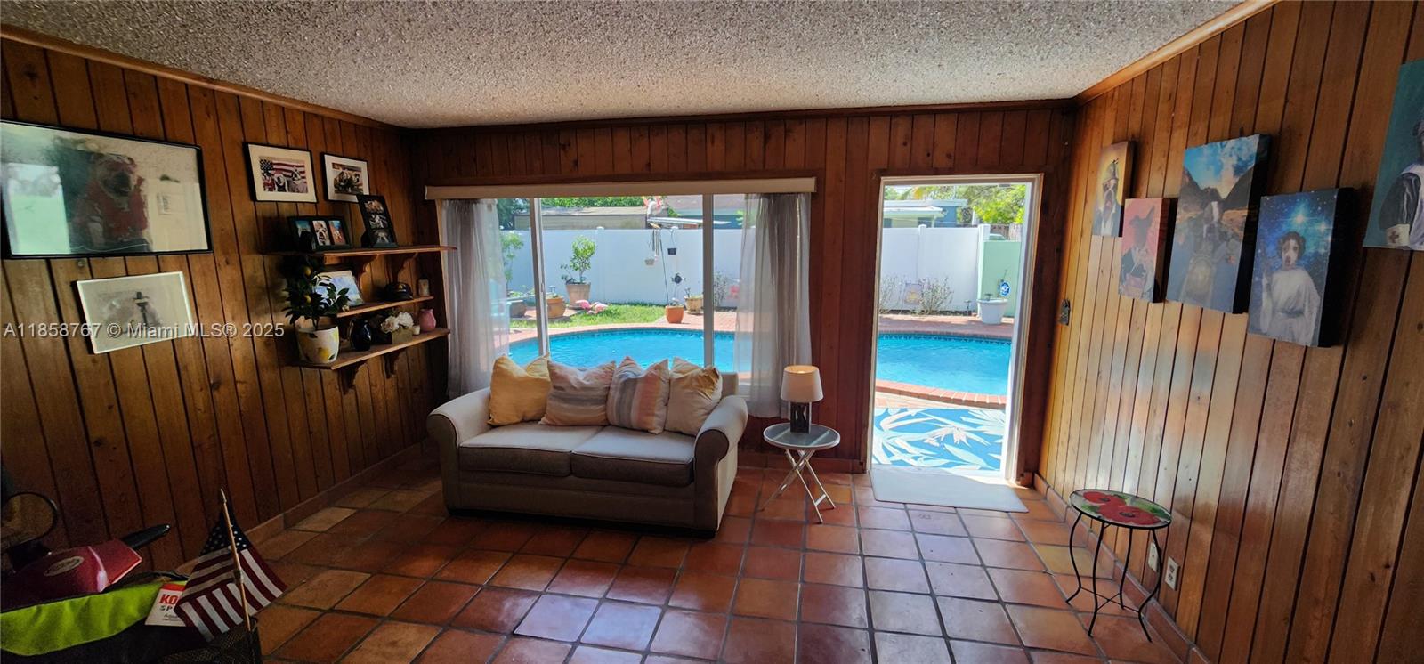 PALM LANE VILLA NO 5 - Residential