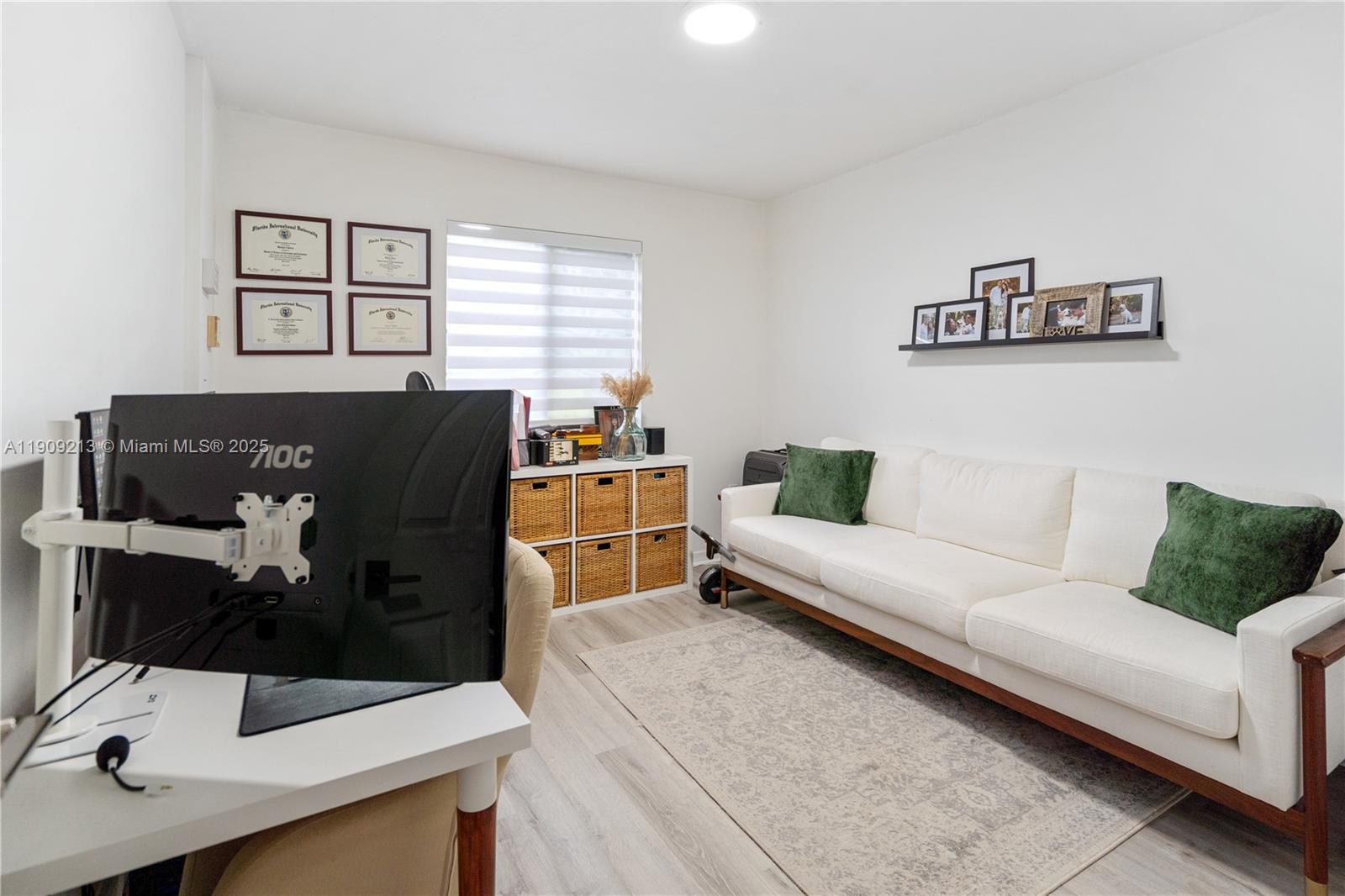 THE COURTS AT BAYSHORE II - Residential Lease