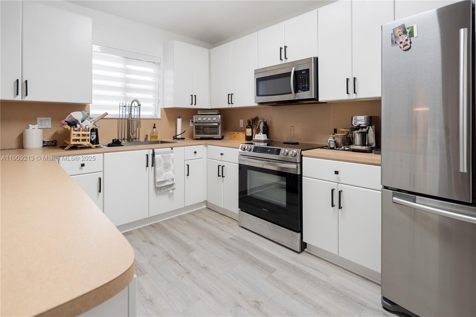 THE COURTS AT BAYSHORE II - Residential Lease