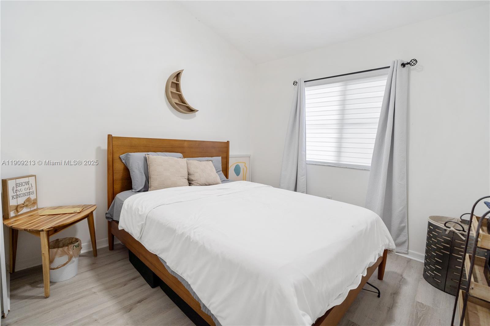 THE COURTS AT BAYSHORE II - Residential Lease