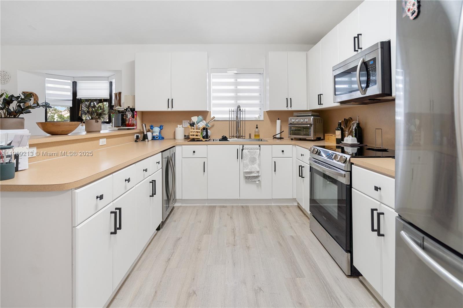 THE COURTS AT BAYSHORE II - Residential Lease