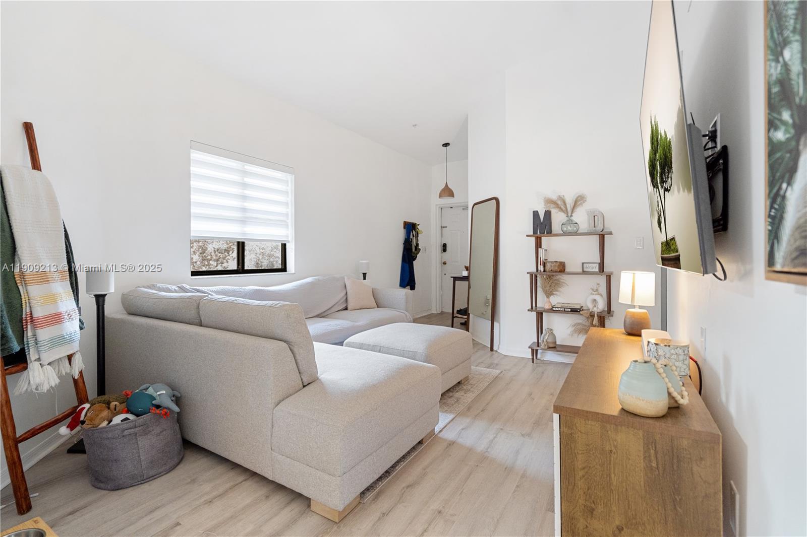 THE COURTS AT BAYSHORE II - Residential Lease