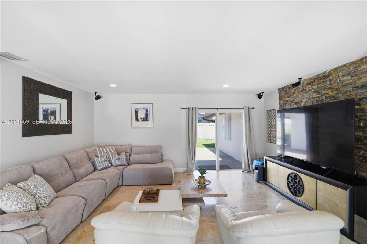 ELIAS SUB - Residential