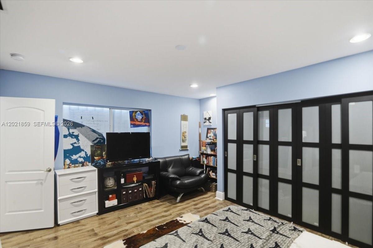 ELIAS SUB - Residential