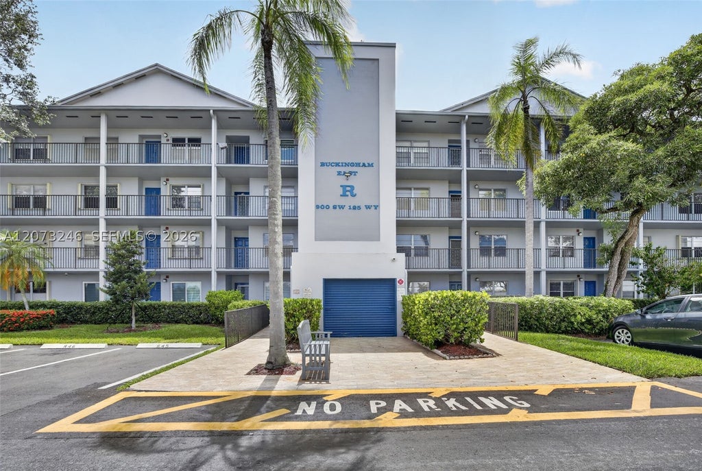 Photo of 900 SW 125th Way #105R, Pembroke Pines, FL 33027 (MLS # A12073246)